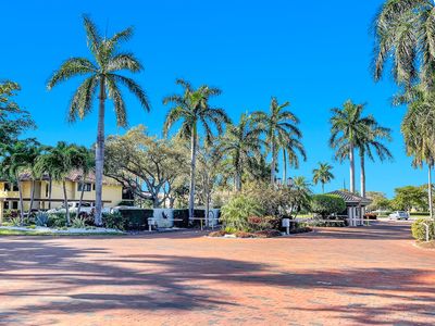 90 Pelican Pointe Drive #204, Delray Beach, FL, 33483