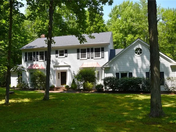 7825 Blackberry Ln, Gates Mills, OH 44040