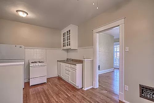 3rd image of 5016-5018 Lindenwood Ave #1F