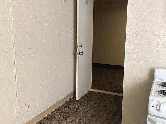 4th image of 522 N Iron St #202