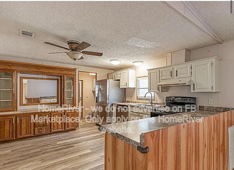 3 bed, 2.0 bath, 1296 sqft, $1,525 — Photo 2