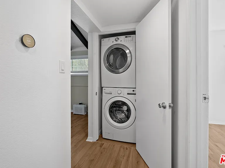 5541 Fallbrook Ave — Photo 22