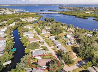 724 Hubbel Rd, Bradenton, FL 34208