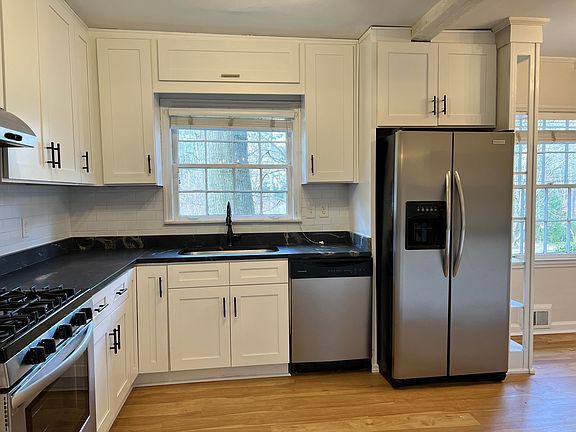 3rd image of 2299 Pembrook Pl NE