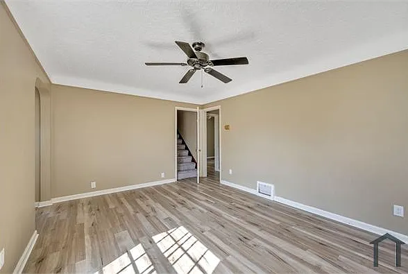 10713 Vernon Ave — Photo 16