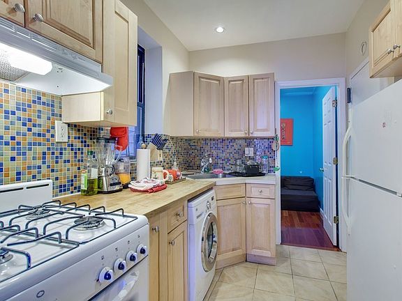 3rd image of 527 E 12th St APT C6