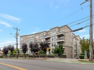 3221 SW Avalon Way APT 413, Seattle, WA 98126