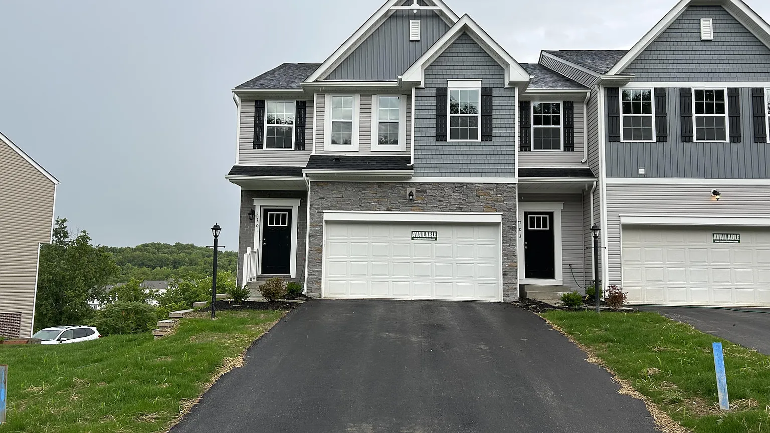 1701 Canterbury Dr photo 1