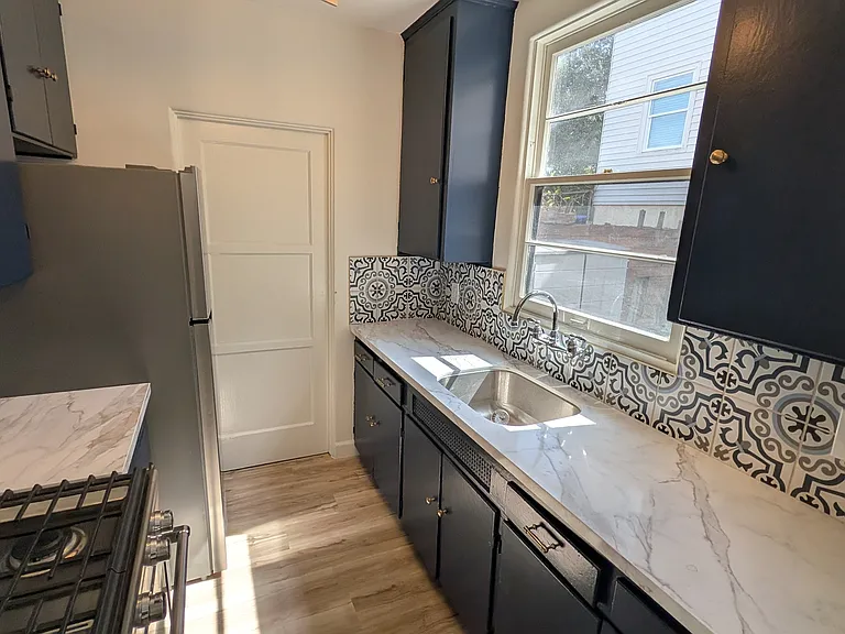 2216 E St — Photo 7