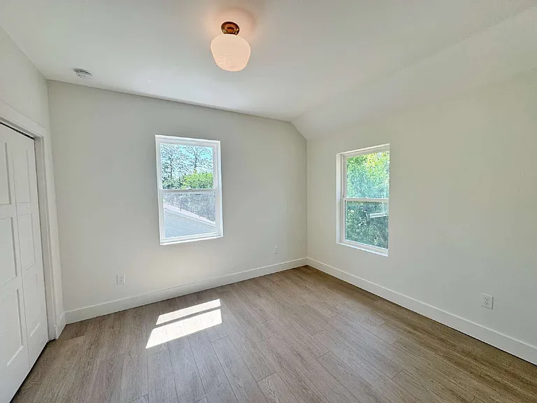 942 Alexander St — Photo 19