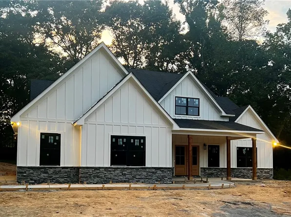 645 Lee Road 238, Phenix City, AL 36870