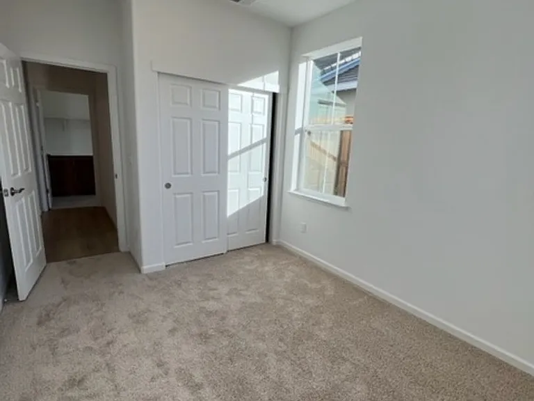 611 Brooklyn Ct — Photo 4