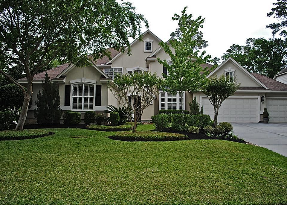 A courtyard corner lot home