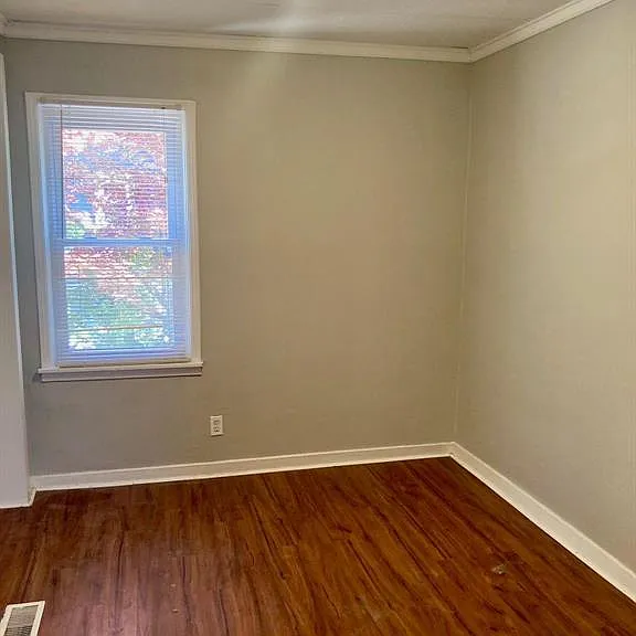 340 E Maxlow Ave — Photo 10