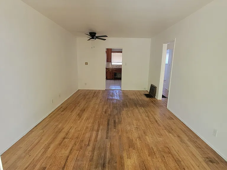 13842 Burbank Blvd #13842 — Photo 2