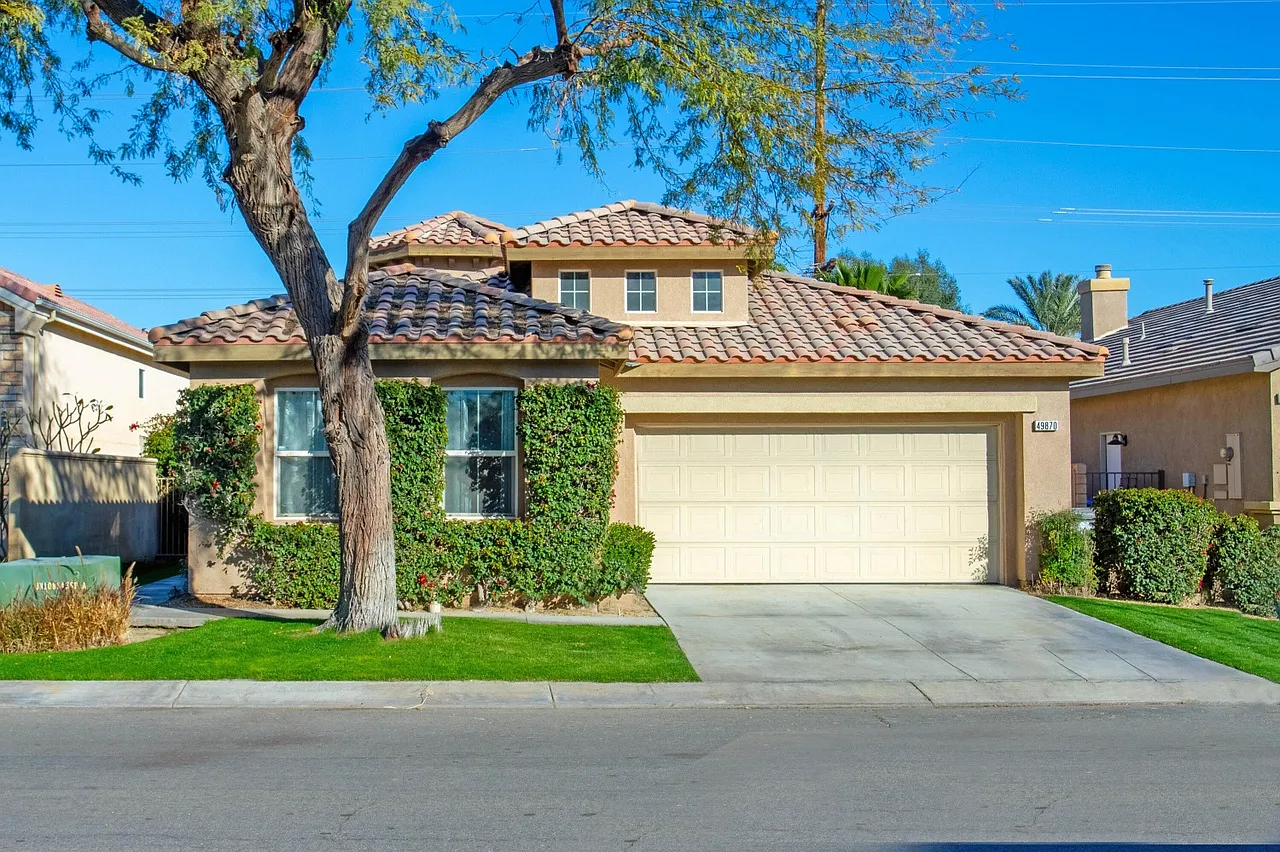 4 bed, 2.5 bath, 1947 sqft, $3,600 — Photo 1