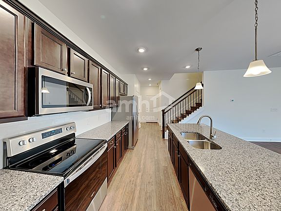 4th image of 1364 Lomond Dr