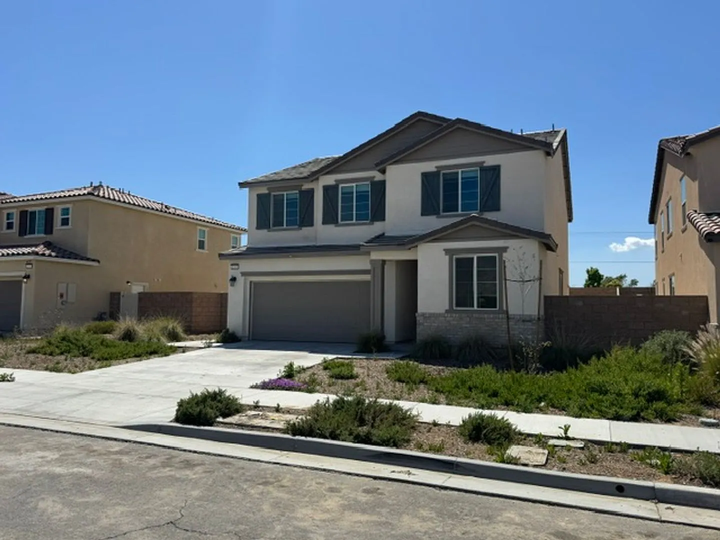 New Rental Home in Hemet — Photo 3