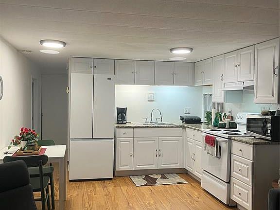 3rd image of 1509 23RD AVENUE W