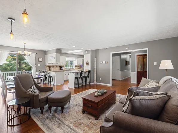 121 Lake Village Dr, Harrodsburg, KY 40330