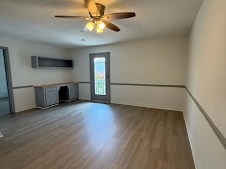Stonehenge Apartments — Photo 22