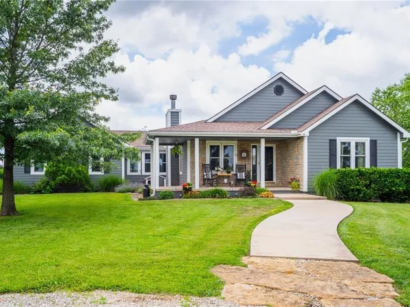 15 E 1700th Rd, Baldwin City, KS 66006