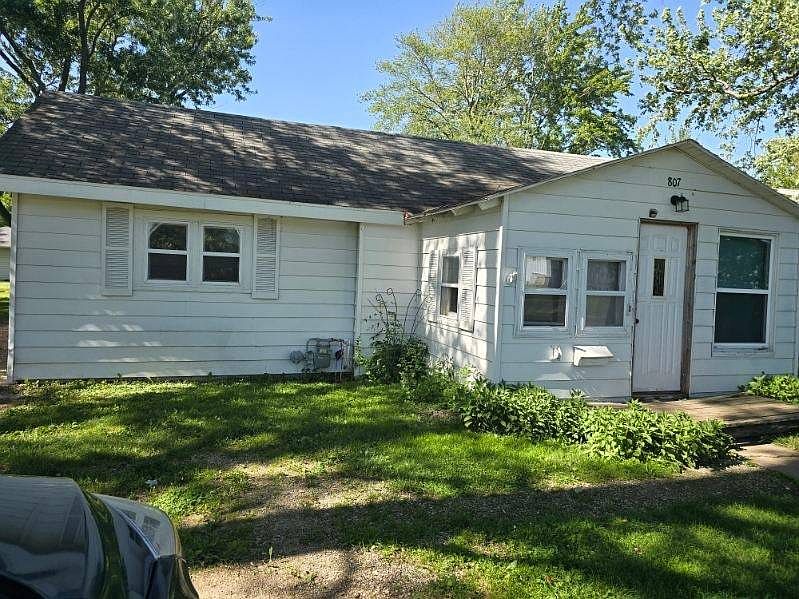 1st image of 807 W Illinois St