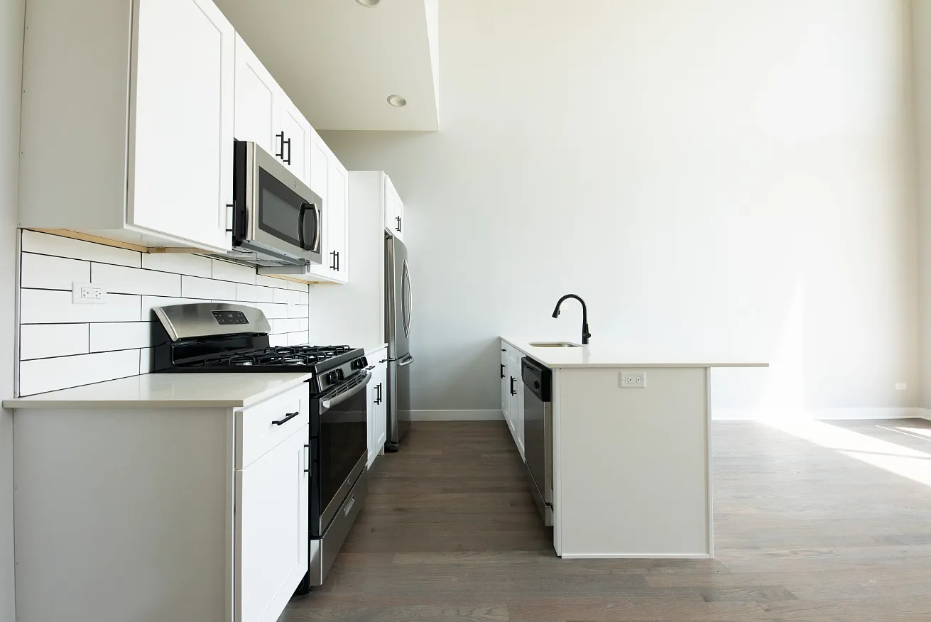 2 bed, 1077 sqft, $2,895 — Photo 1