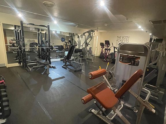 5th image of 1127 E Del Mar Blvd APT 226
