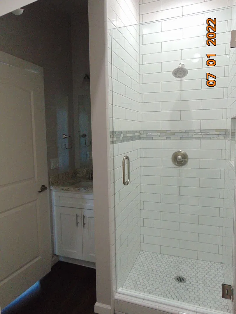Upper Unit Remodeled Apartment in Downtown Martinez — Photo 4