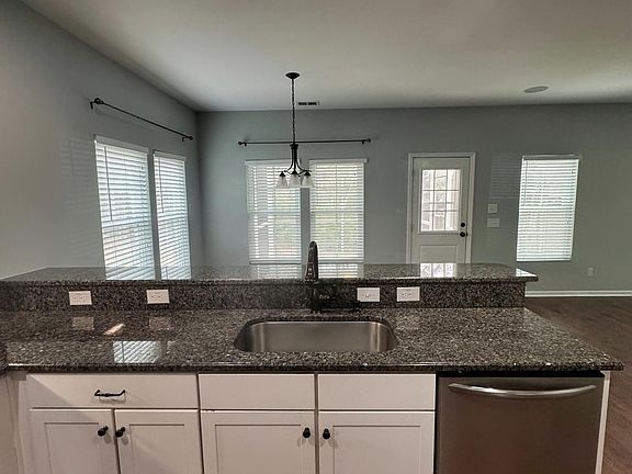 4th image of 1545 Oldenburg Dr