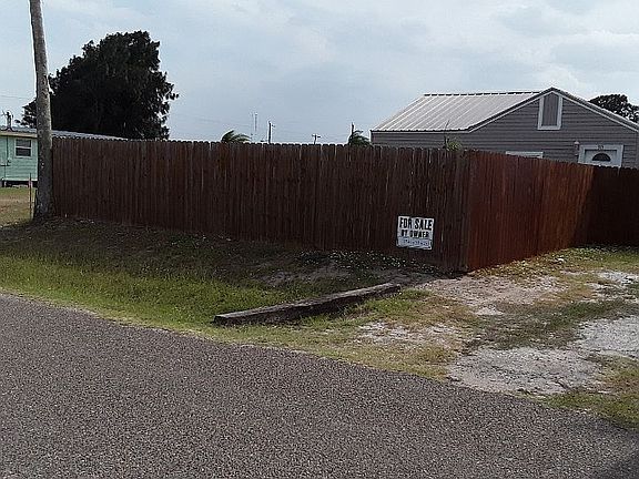 4th image of 315 Matagorda Dr