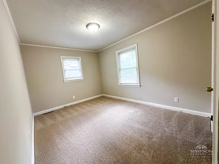 4210 Welling Ave — Photo 6