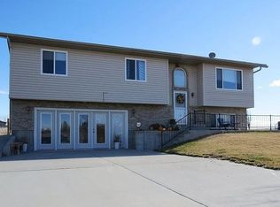 871 Paradise Valley Rd, Riverton, WY 82501