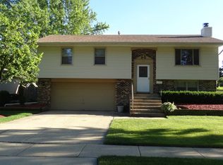 622 Hayward Ave, Streamwood, IL 60107