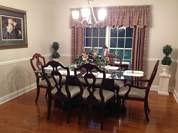 4th image of 154 Laurel Cir