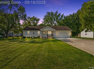 1091 W Reid Rd, Flint, MI 48507