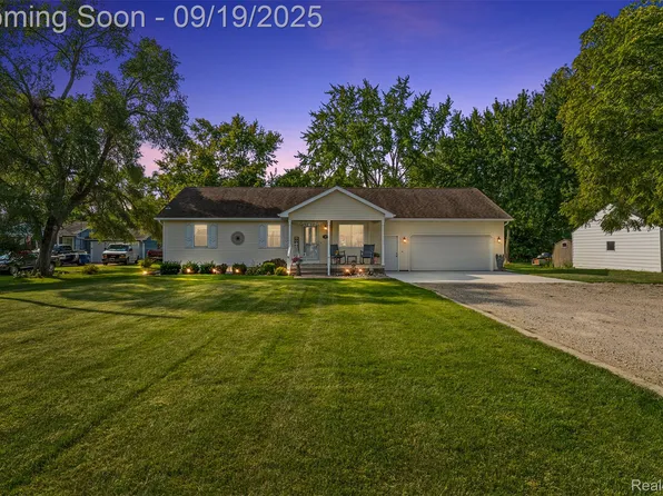 1091 W Reid Rd, Flint, MI 48507