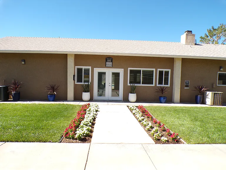 Hesperia Regency Apartments — Photo 2