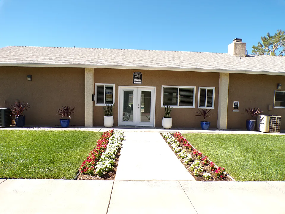 Hesperia Regency Apartments