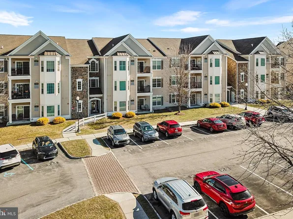 1022 Creekside Dr, Brookhaven, PA 19015