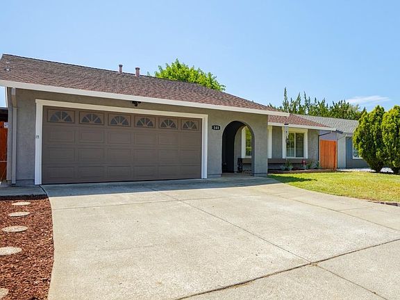 3rd image of 148 Sandalwood Dr