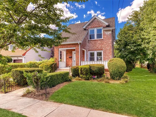 205 N Richmond Avenue, Massapequa, NY 11758