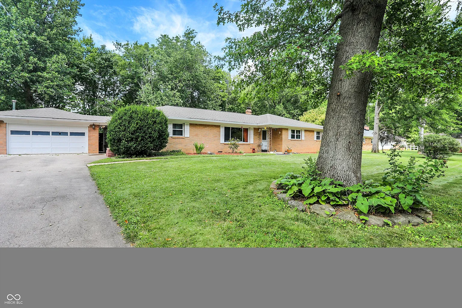 8720 Johns Dr photo 1