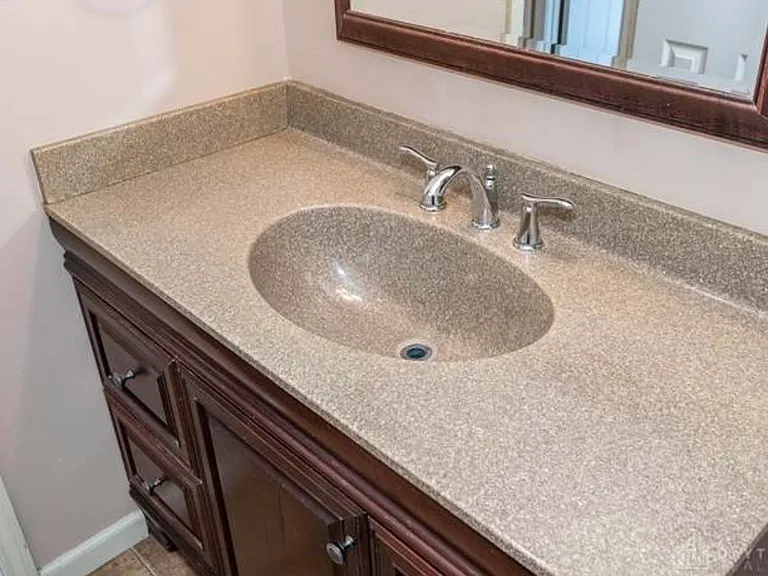 4 Rockland Dr — Photo 8