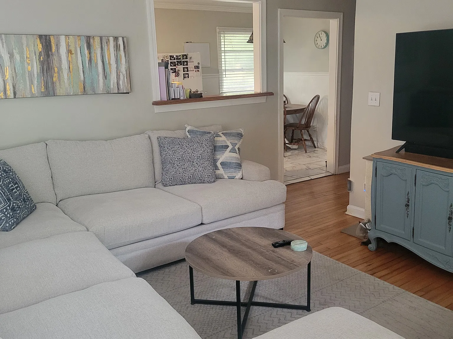 3 bed, 948 sqft, $2,400 — Photo 2