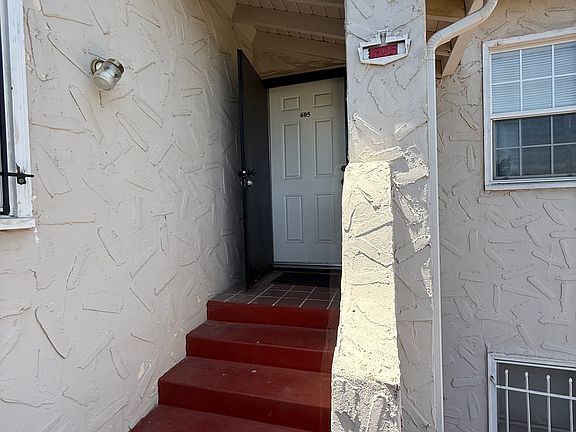 4th image of 605 N Broadway St