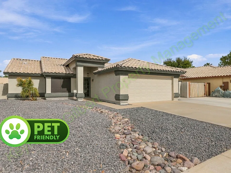 2384 E Longhorn Pl