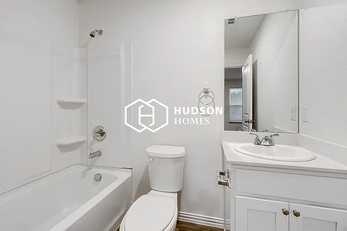 606 Bexar Dr — Photo 13