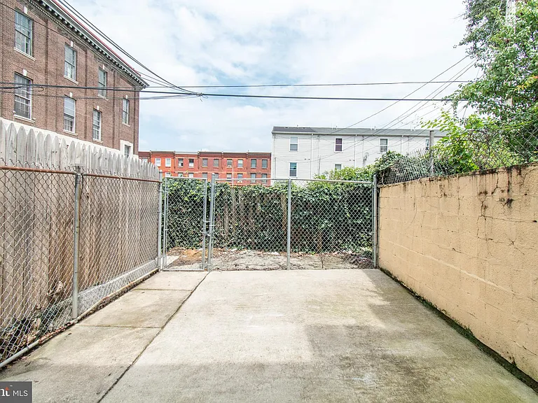 1635 Fontain St — Photo 31